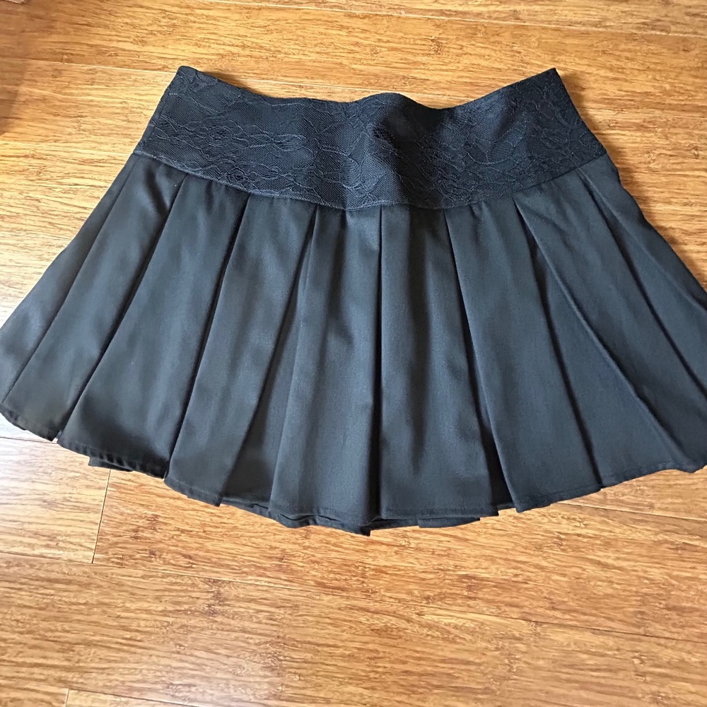 Bebe Black Lace Waist Pleated Mini Skirt, Size 8 - Picture 9 of 16